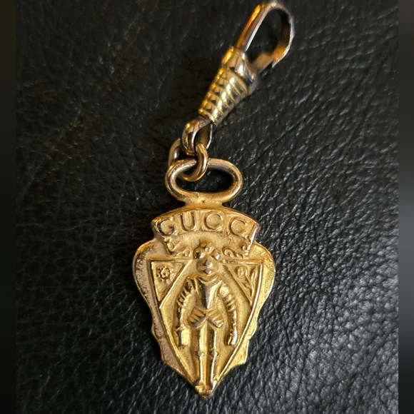 Gucci VINTAGE RARE Gold clip zipper pull charm 2" - Picture 3 of 7